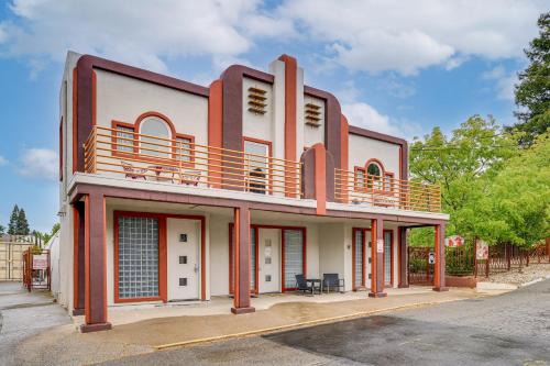 Easily Explore Fair Oaks Village! Unique Condo