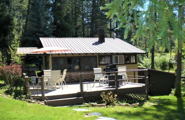 East Deer Lake waterfront cabin with sandy beach and large dock