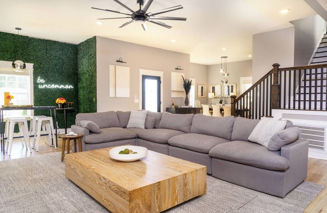 East Nashville Luxury Group Stay 5BR w/Theater Near Broadway