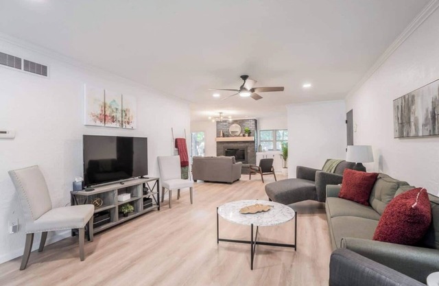 East Side Emerald -Fire Pit-Incredible Location-2K