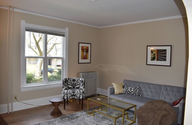 Eastside apartment with Private entrance and parking