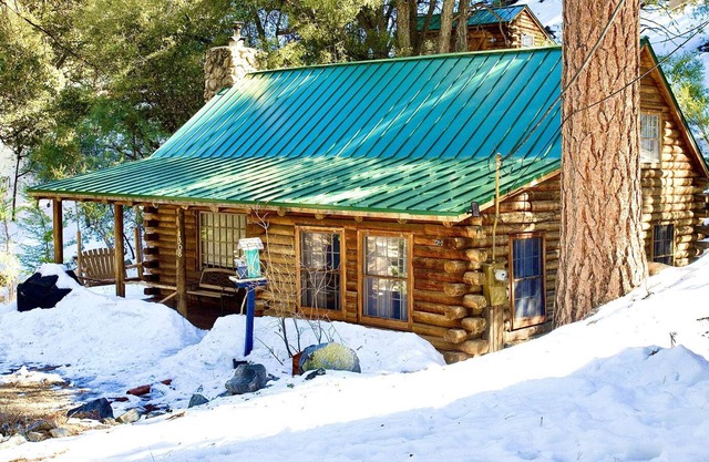 Eat Bacon & Ice Cream in a Log Cabin! PMC Guest Cards/Pool Included!