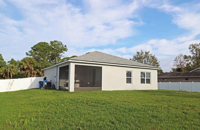 Ebenezer House 3-bedroom in awesome Palm Bay with AC, treadmill room
