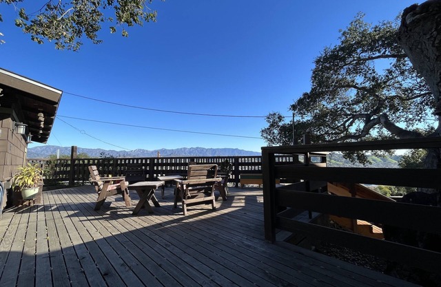 Echo Park hunting lodge bungalow w/mountain views