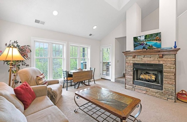 Echota Woods 131 -Mountain Condo, Gated Resort, Indoor/Outdoor Pools and Hot Tub, Fitness Area, F.