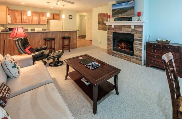Echota Woods 312- Mountain Condo, Gated Resort, Indoor/Outdoor Pools and Hot Tub, Fitness Area, F.