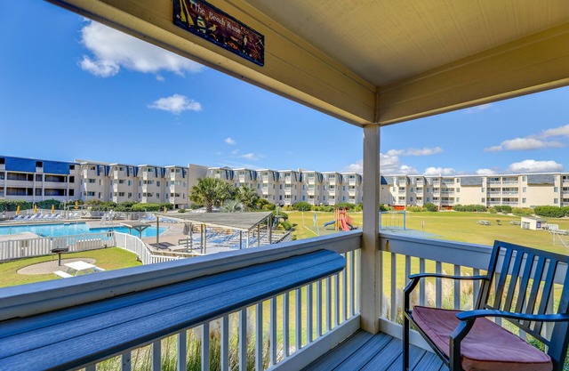 Eclectic Atlantic Beach Condo w/Amenity Access!