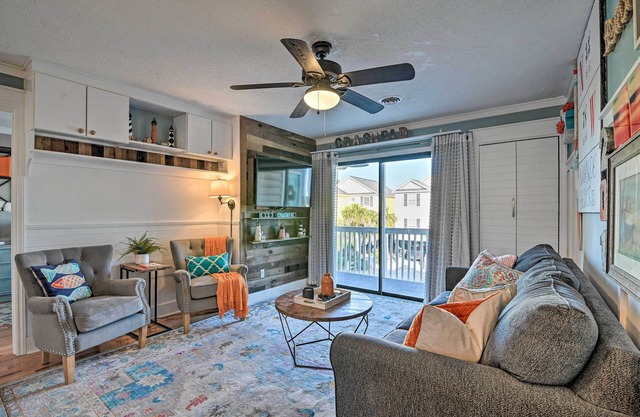 Eclectic Condo w/Balcony: 1 Block to Beach!