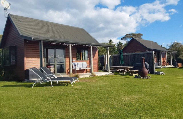 Eco retreat in a private beach setting - Pets welcome
