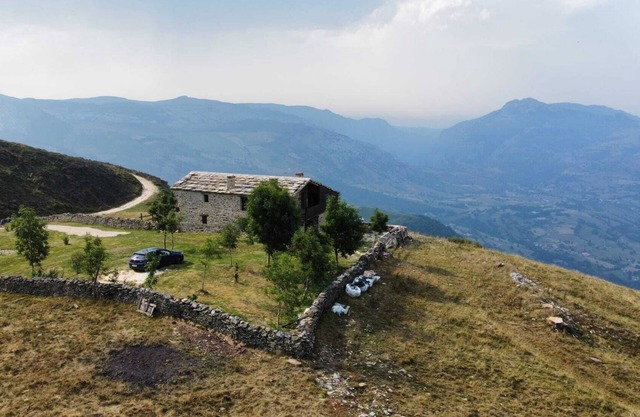 Ecological and self-sufficient cabin with unbeatable views.