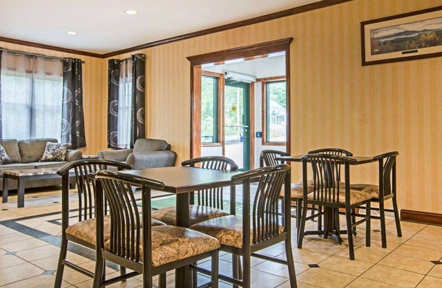 Econo Lodge Glens Falls/Lake George