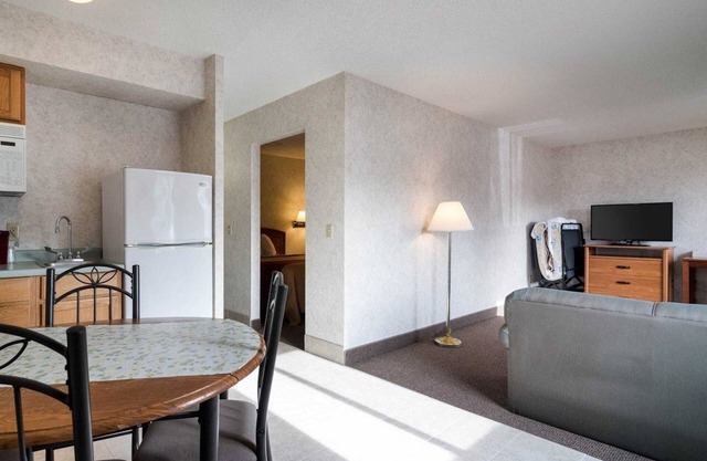 Econo Lodge Inn & Suites Canandaigua
