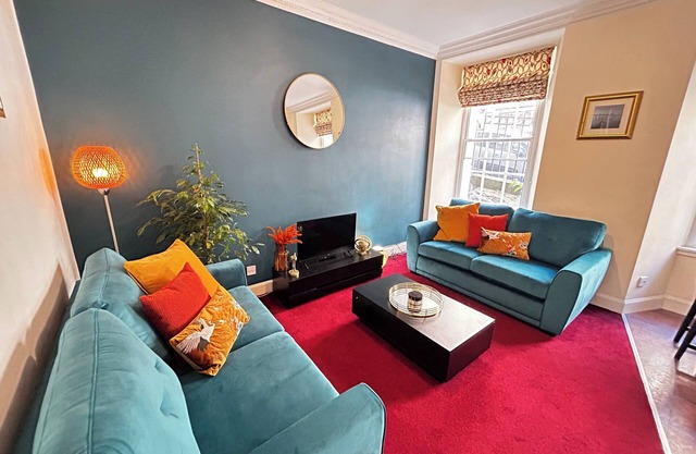 Economical 2 bedroom property just off the famous Royal Mile
