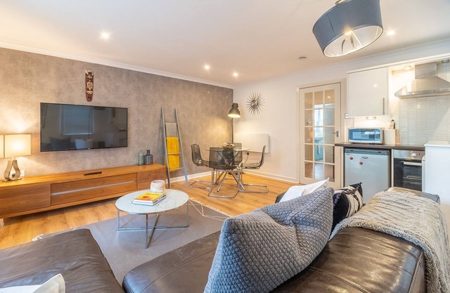 Economy Apartment with Park View Ground Floor at Glasgow Green - Turnball street
