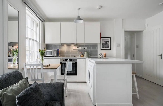 Edinburgh Castle Apartment in the heart of Edinburgh's Old Town!