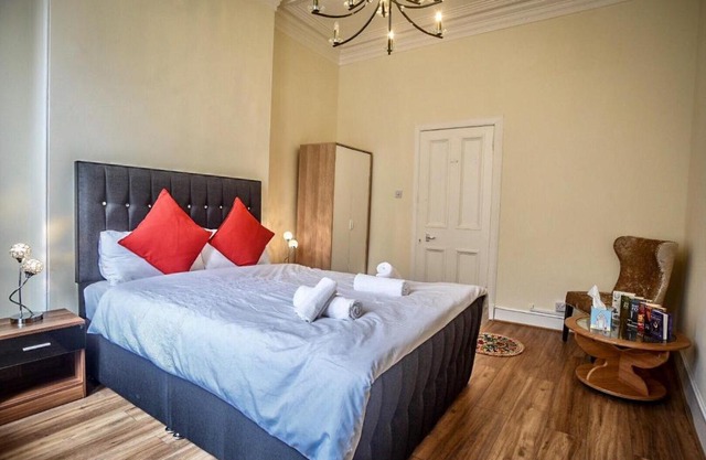 Edinburgh ground floor City Centre Flat Close to Princess Street