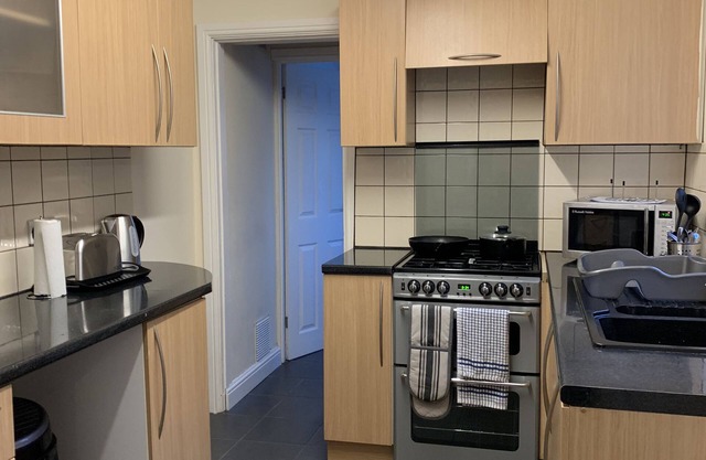 Edinburgh Road 4 Bedroom Home from Home