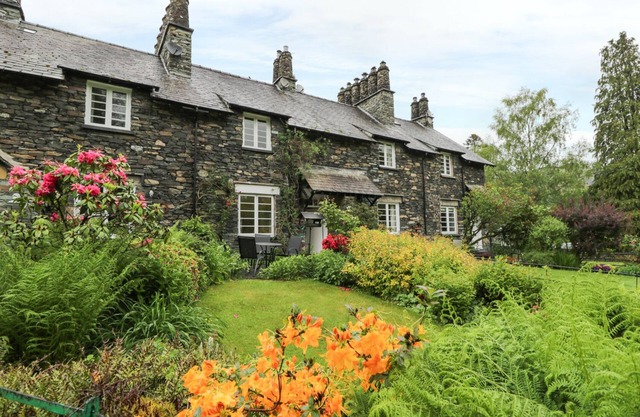 EDNAS COTTAGE, with a garden in Skelwith Bridge