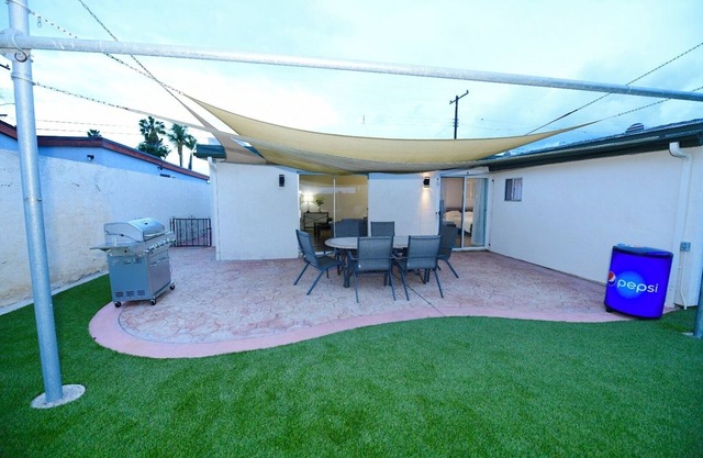Effortless SD Getaway - Spacious Yard + Prime Location