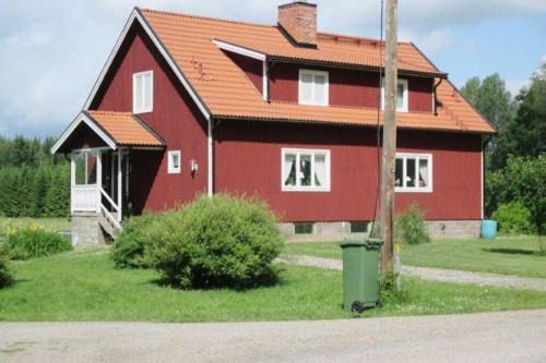 Egen lägenhet i 2-familjshus på landet.