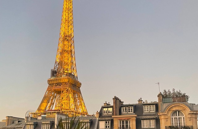 EIFFEL TOWER - Luxury Apartment & Balcony