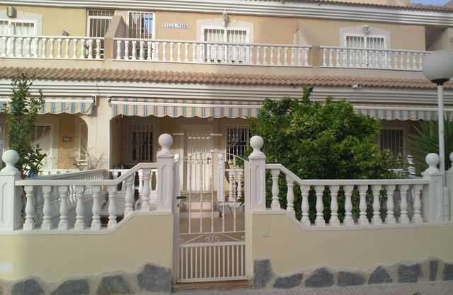 El Divino. 3 bedrooms, 2 pools, roof solarium. Aircon. UK TV. Wifi available