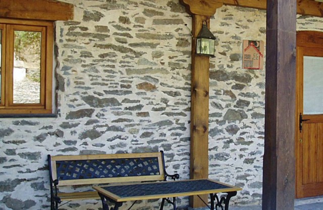 El Llao, cozy cottage for 2/4 people with fireplace.