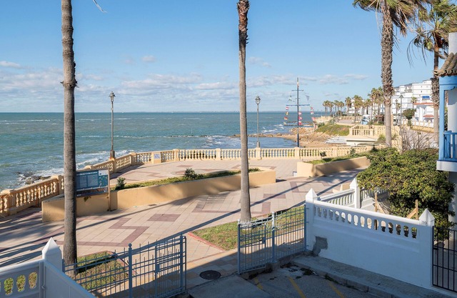 El Paseo Del Faro - Three Bedroom Chalet, Sleeps 6