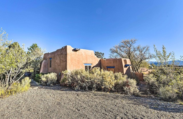 El Prado Home w/Hot Tub, Panoramic Mtn Views