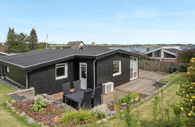 "Elain" - from the sea by Interhome