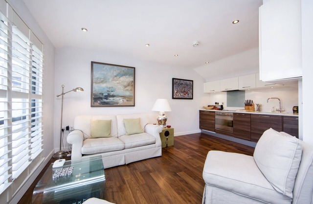 ELBE STREET, FULHAM - 1 bed, 1 bath gated apartment with parking, and a lift
