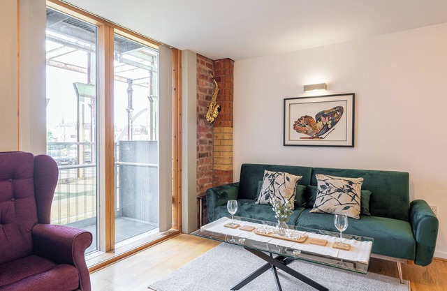 Electric Wharf 2-bed Apartment FREE Parking & WiFi