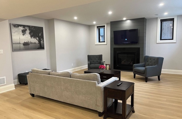 Elegance and Comfort in Pickering