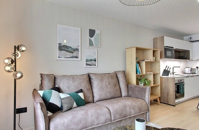 Elegant 1BD with balcony near Eiffel Tower, AC, elevator, insurance included