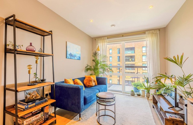 Elegant 1BR Apartment, 5 Min Limehouse DLR Station