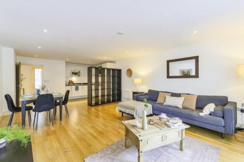 Elegant 2-Bedroom Apartment with Balcony