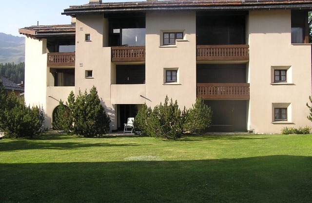 Elegant 2 room apartment, in beautiful sunny location near lake & mountains