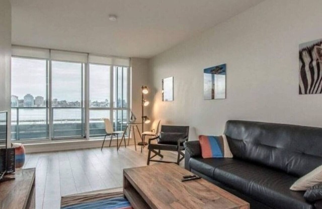 Elegant 2BR Apt with Skyline Views near Waterfront