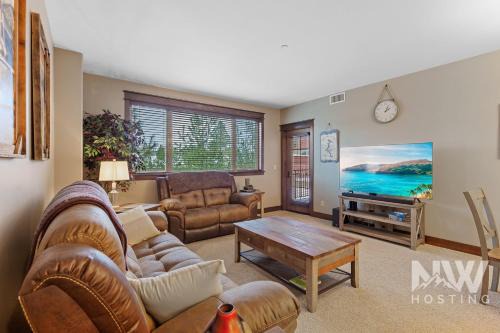 Elegant 2BR Condo in Riverstone