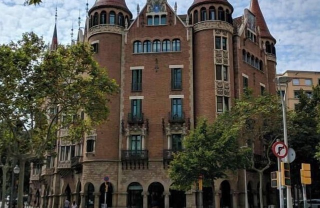 Elegant 4-Bedroom Residence in the Heart of Barcelona