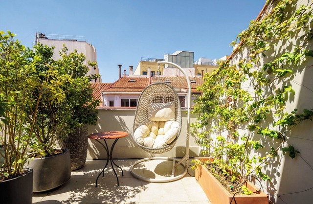 Elegant 5-Bedroom Apartment with Terrace in the Heart of Madrid