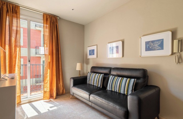 Elegant Apartment in Sants