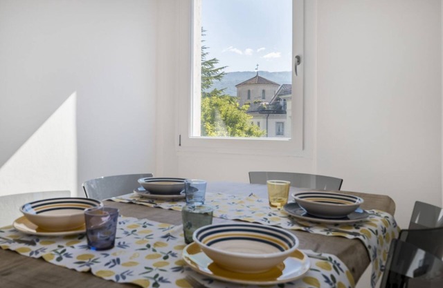 Elegant apartment of 65 sqm, for 4 people, located on the third floor of a building with an elevator (NOT suitable to disabled guests - 4 steps). The property is located in the heart of Belluno's historic center, in a panoramic position offering views of