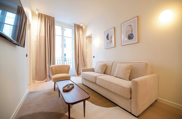 Elegant Apt with AC - 2BR-6P -Palais Garnier