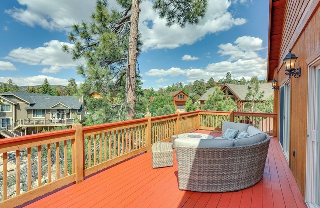 Elegant Big Bear Cabin - Half Mi to Big Bear Lake!