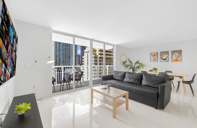 Elegant Brickell Retreat + Free Parking