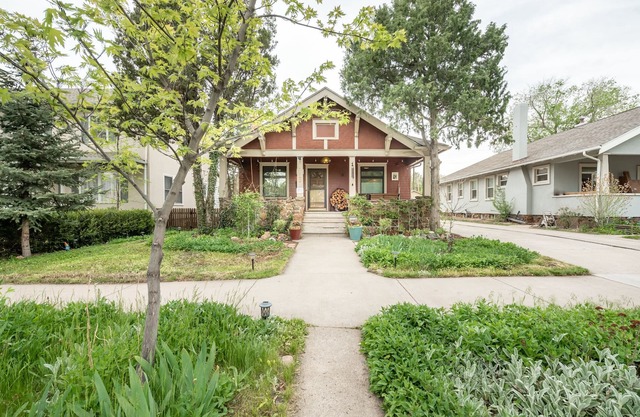 Elegant, clean, and comfortable ~ Historic DT Bungalow ~ Close to CC