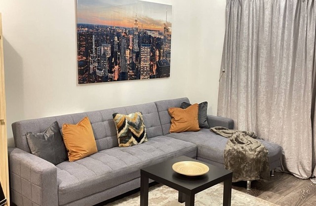 Elegant & Cozy Downtown Flatn