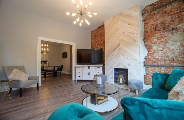 Elegant & Cozy Escape - 5Beds/2.5Bath - Sleeps 10
