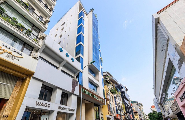 Elegant DBL Suite | Central Hanoi Couple’s Escape